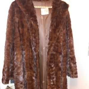 Berger Furs genuine mink fur coat. Women's 3/4 length. Silk lining. 70's?